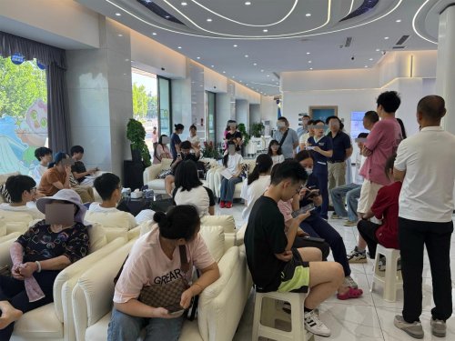 辉眼科如何用“不妥协”成为重庆近视人摘镜